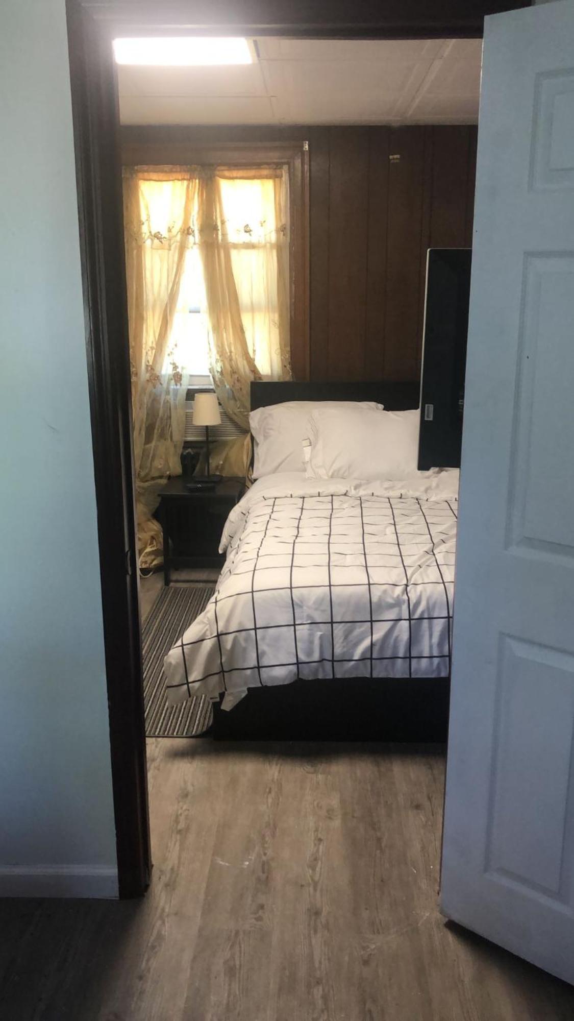 Room With A Private Shower นิวยอร์ก ภายนอก รูปภาพ